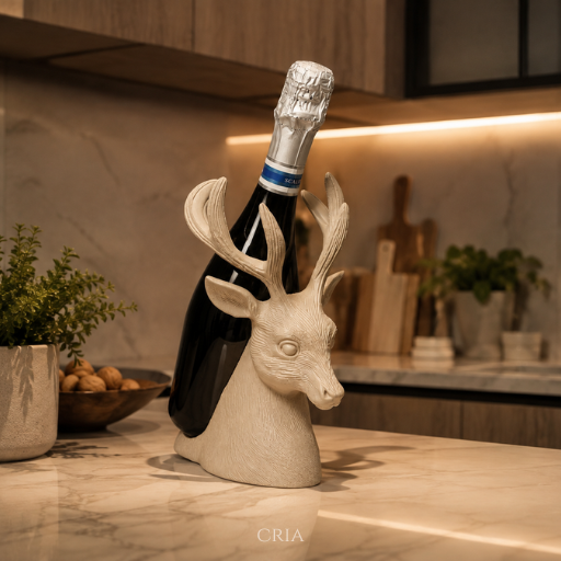 Porta-vinho de cervo na cozinha aconchegante